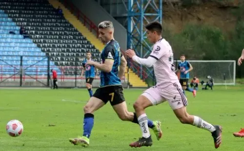 Walter Mazzantti en acción ante la U. de Chile. (Agencia Uno).