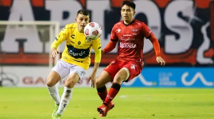 Jonathan Turra alcanzó a disputar 32 partidos oficiales en Primera División, Primera B y Copa Chile. Marcó un gol.    Foto: Agencia Uno