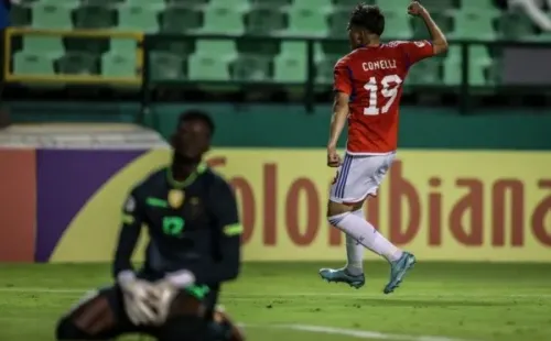 Conelli celebra el gol que le marcó al meta Napa de Ecuador (Foto: La Tri)