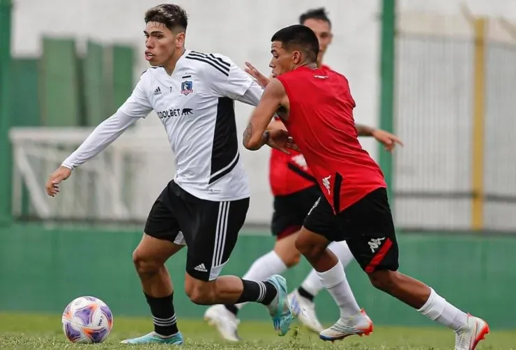 Palacios se unió a la última parte de la pretemporada alba en Argentina. | Foto: Colo Colo.
