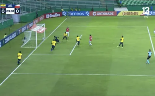 La pelota claramente ingresó en el pórtico de Ecuador