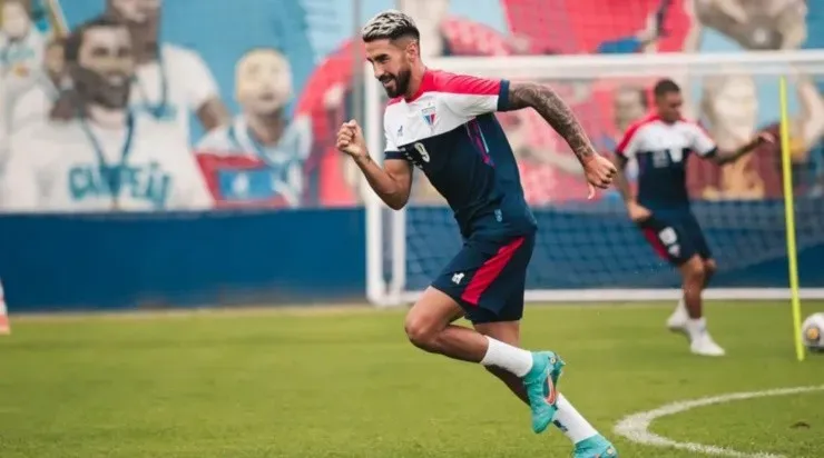 Lucero ya entrena con el Fortaleza en suelo brasileño. | Foto: Fortaleza.