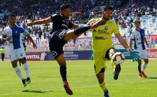 Nuevamente Agustín Rossi en acción ante Universidad de Chile. (Agencia Uno).