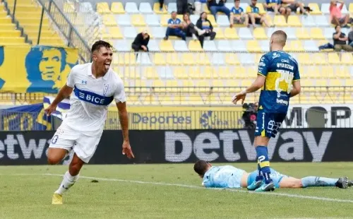 César Pinares festeja el gol que le anotó a Everton. (Agencia Uno).