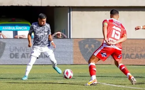 Jordhy Thompson en acción ante Deportes Copiapó. (Guille Salazar).