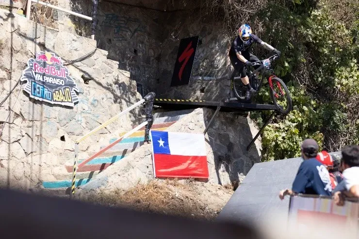 Valparaíso Cerro Abajo será la primera escala de la serie Latinoamericana Cerro Abajo que suma nuevas ciudades. Foto: Red Bull Content Pool.