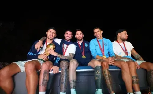 Los argentinos celebrando con la copa del mundo / Foto: Selección Argentina
