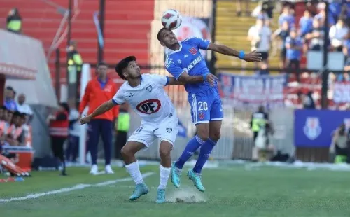 La cancha del Estadio Santa Laura fue “rellenada” con arena y pasto cortado para que la U jugara ante Huachipato. | Foto: Agencia Uno