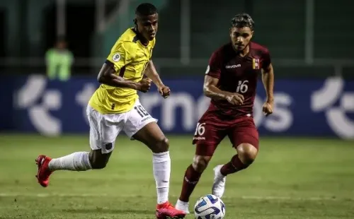 Ecuador y Venezuela jugaron un intenso partido en el Sudamericano Sub 20. | Foto: Conmebol