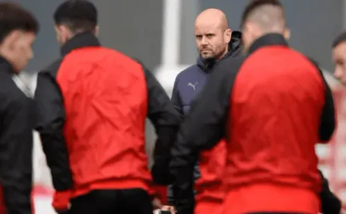 Miguel Ángel Ramírez, el DT de Ignacio Jeraldino en el Sporting Gijón.