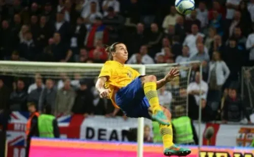 La chilena de Zlatan Ibrahimovic en 2012 tuvo un homenaje con Erling Haaland, aunque sin el mismo resultado. Foto: Archivo