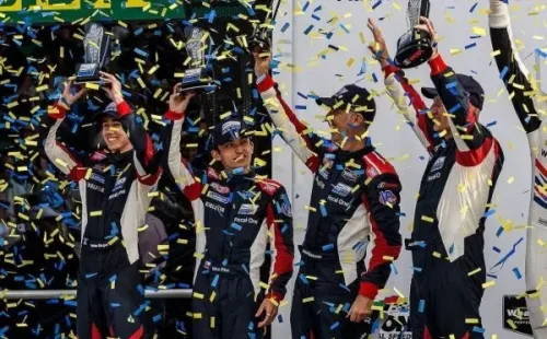 Nico Pino celebra su segundo lugar en Daytona. | Foto: Instagram
