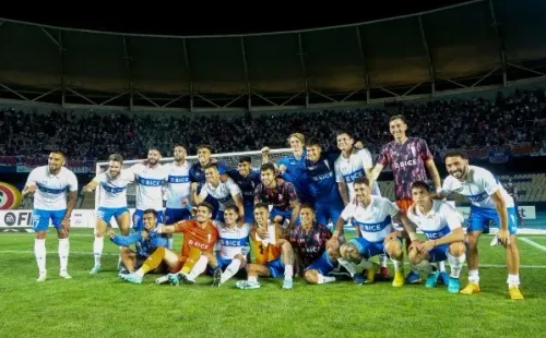 Cimbi Cuevas (a la derecha) celebra junto al equipo el triunfo en Conce (Foto: Agencia Uno)