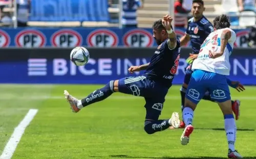 Arias fue titular en la campaña de la U durante el 2021 y hoy juega en Turquía (Agencia Uno)