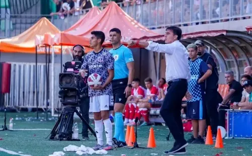 Quinteros puede ser suspendido para el duelo ante Ñublense (Foto: Guille Salazar)