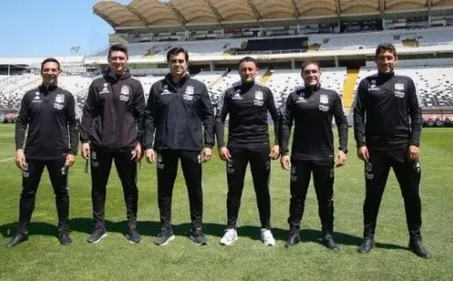 Rubén Bascuñán (a la derecha de la foto) junto al cuerpo técnico de Quinteros el 2022