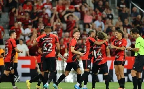 Luciano Arriagada celebra el gol que anotó en el Paranaense (Instagram)