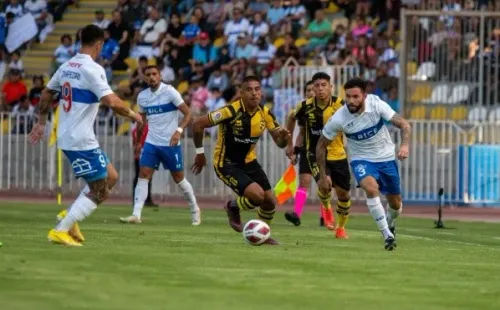 Cruzados y piratas abrieron la tercera fecha del Campeonato Nacional 2023. | Foto: Agencia UNO.