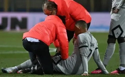 Mbappé tuvo que salir a los 20 minutos del campo de juego en el partido del PSG y el Montpellier. | Getty Images.