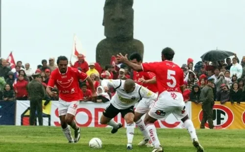 Colo Colo enfrentó a la selección de Rapa Nui en 2009. | Archivo