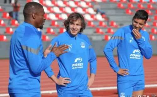 Williams Alarcón (más a la derecha) en una práctica del UD Ibiza.