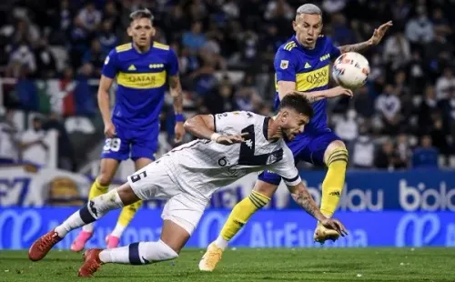 Matías de los Santos en acción por Vélez Sarsfield ante Boca Juniors. (Getty Images).