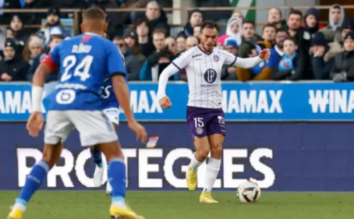 Gabriel Suazo en acción ante el Troyes por el Toulouse en su primer partido como titular en la Ligue 1 de Francia. (Getty Images).