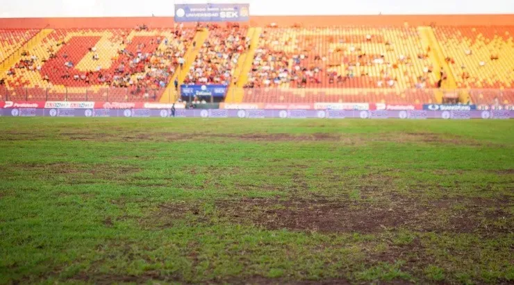 Así se veía la cancha del estadio Santa Laura antes del compromiso entre Unión Española y Everton. Foto: Agencia Uno