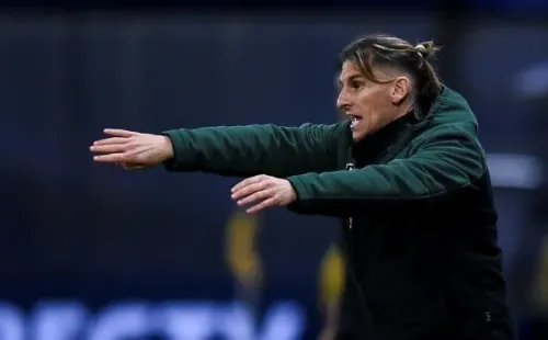 BUENOS AIRES, ARGENTINA - SEPTEMBER 14: Sebastian Beccacece coach of Defensa y Justicia gives instructions to his team players during a match between Boca Juniors and Defensa y Justicia as part of Torneo Liga Profesional 2021 at Estadio Alberto J. Armando on September 14, 2021 in Buenos Aires, Argentina. (Photo by Marcelo Endelli/Getty Images)-Not Released (NR)