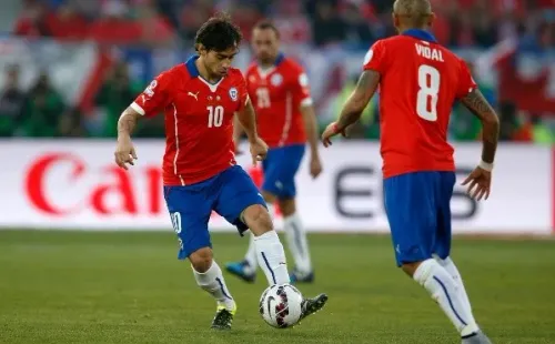 Arturo Vidal y Jorge Valdivia fueron compañeros de mil batallas en la selección chilena. | Foto: Agencia UNO.