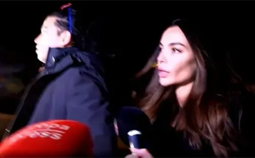Joana Sanz a la salida de la cárcel, luego de su visita a Dani Alves. | Europapress.