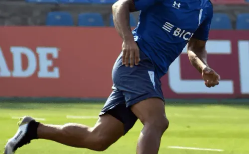 Rovira partió de titular en el partido de la UC ante Cobresal.        Foto: Comunicaciones Cruzados SADP.