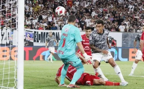 Lezcano anota el gol del triunfo de Colo Colo ante Ñublesen (Agencia Uno)