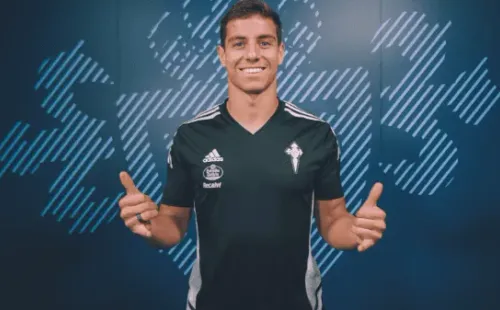 Clemente Montes al ser oficializado como nuevo jugador del Celta B de España.