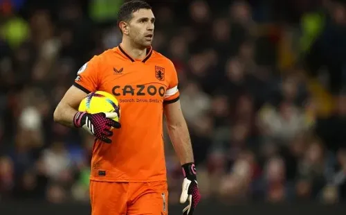 Dibu Martínez podría salir del Aston Villa. | Foto: Getty