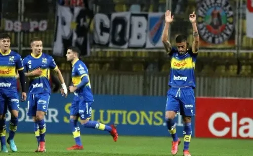 Matías Campos López le anotó un gol a Colo Colo en su último partido con Everton. | Foto: Agencia UNO.