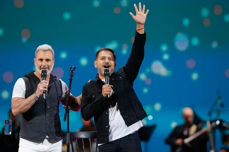 Pedro Ruminot y Marcelo Barticciottojuntos en el escenario de la Quinta Vergara en la edición 2020 del Festival de Viña del Mar. Foto: Agencia Uno.