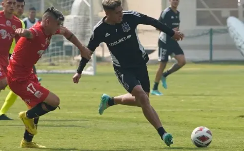 Carlos Palacios aprovechó de sumar minutos al no poder estar ante Everton por su expulsión. Foto: Comunicaciones Colo Colo.