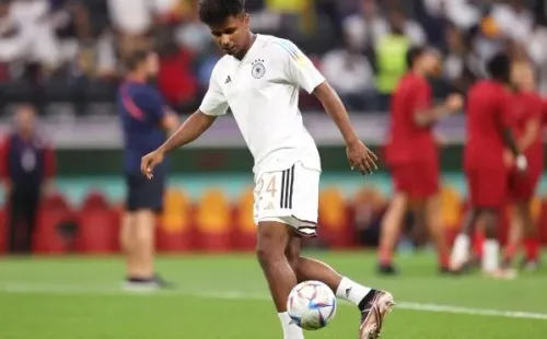Karim Adeyemi con la selección de Alemania en el Mundial de Qatar 2022, donde no llegó a estrenarse. (Getty Images).