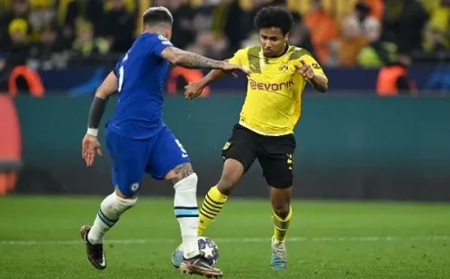 Karim Adeyemi mide a Enzo Fernández para encararlo con mucho espacio libre. (Getty Images 2023).
