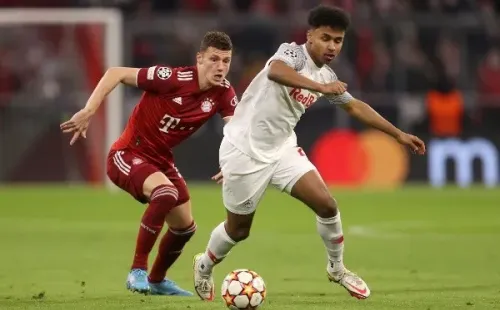 Karim Adeyemi en acción por el RB Salzburg, club de Austria donde jugó durante dos temporadas. (Getty Images).
