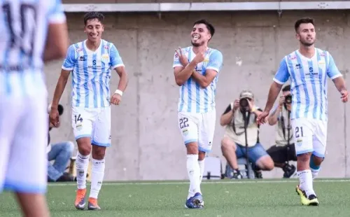 Thomas Jones anotó un golazo que postula al mejor del torneo 2023. Foto: Agencia Uno