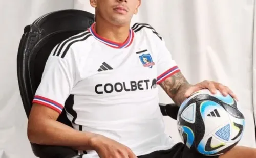 La nueva camiseta de Colo Colo 2023.