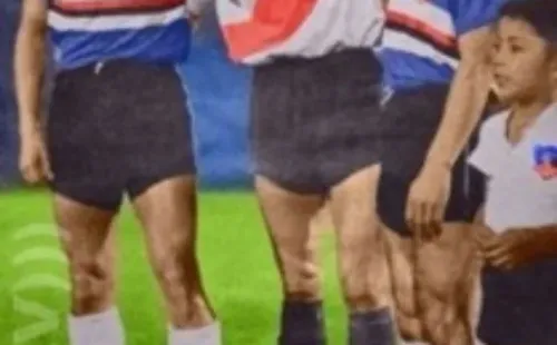 Colo Colo enfrentando de azul a River Plate. | Foto: Archivo.