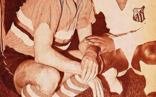 El azul de Colo Colo enfrentando al Santos de Pelé. | Foto: Archivo.
