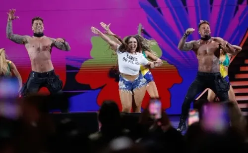 Fabricio y Thiago se subieron a bailar Axé con Pamela. Foto: Agencia Uno