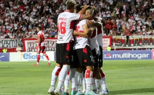 Curicó Unido no fue autorizado para jugar en el Bicentenario La Granja y será local en el Monumental para la Copa Libertadores. Foto: Agencia Uno