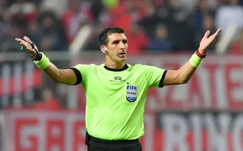 Andrés Merlos será el árbitro central del duelo de ida entre Magallanes y Always Ready de Bolivia por la Fase 2 de la Copa Libertadores. (Getty Images).