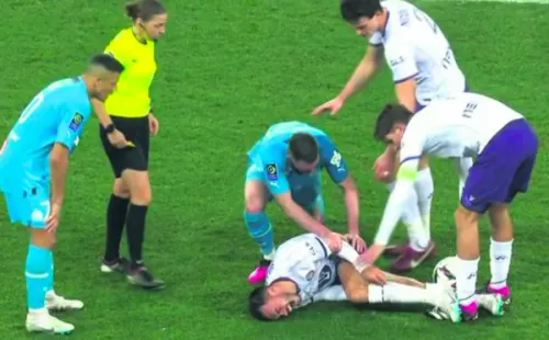 Gabriel Suazo terminó con muchas muestras de dolor tras el fuerte golpe que recibió. Foto: ESPN.