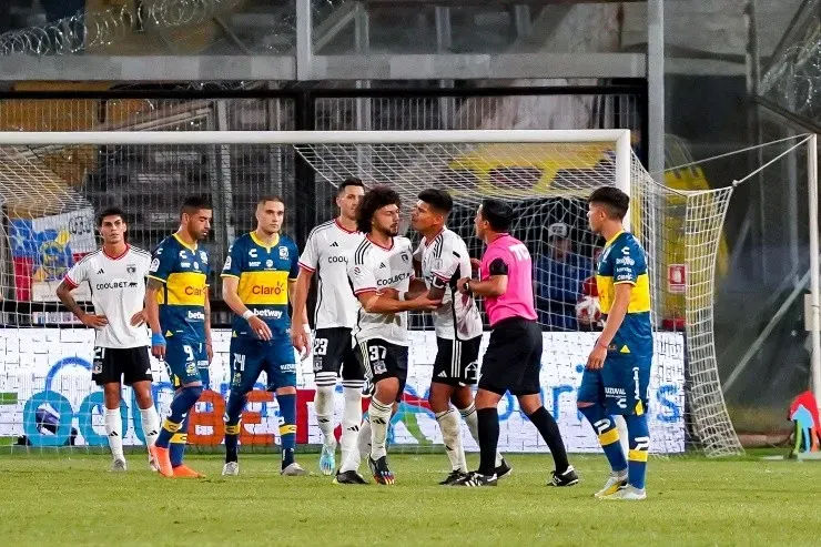 Maximiliano Falcón expulsado en Colo Colo vs Everton